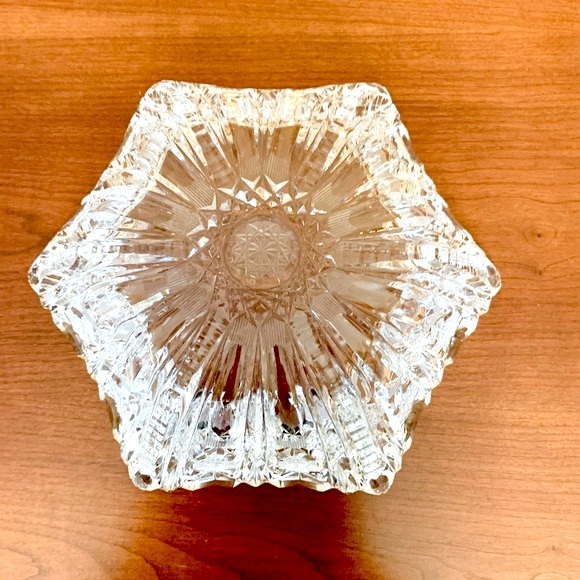 Hexagon shaped shiny cut-to-clear glass deep center piece fruit bowl candy bowl - Picture 6 of 6